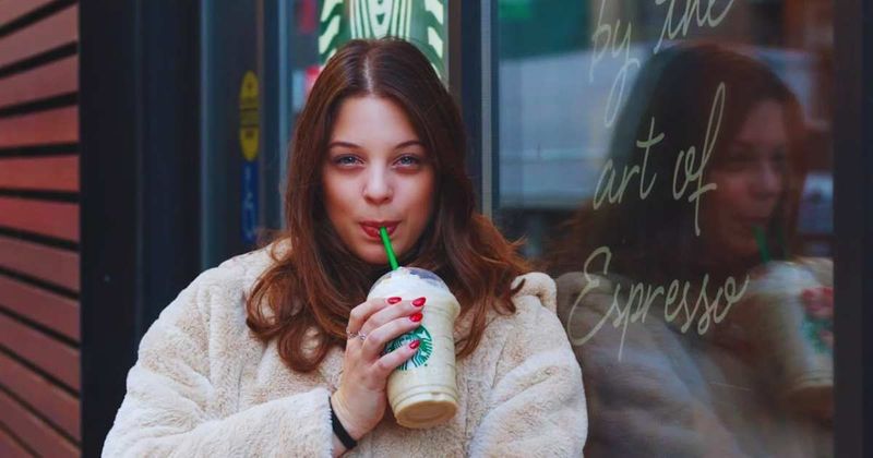 Starbucks employees leave secret note to save girl 'bothered' by stranger