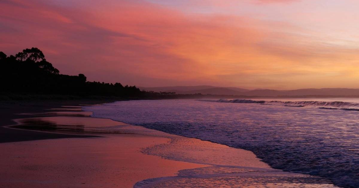 Mysterious crystals found on Australian beach reveal a stunning connection with Antarctica