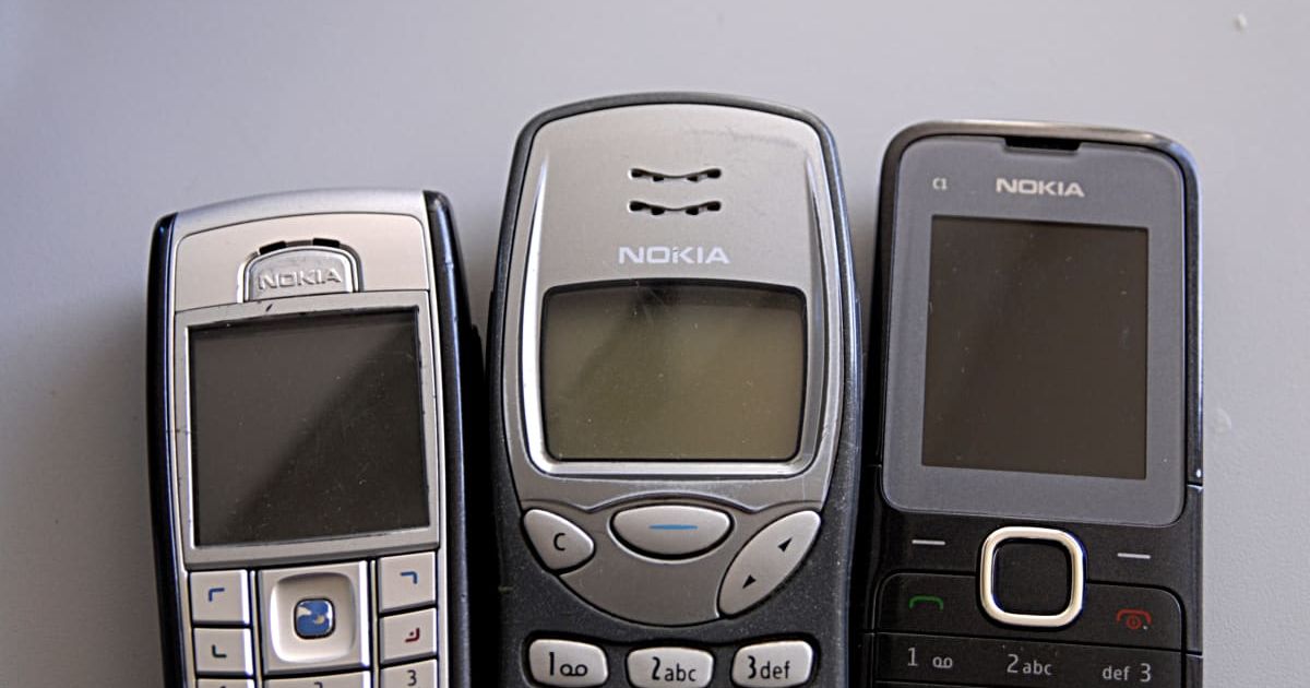 Intriguing reason why adults are switching back to 'dumbphones'